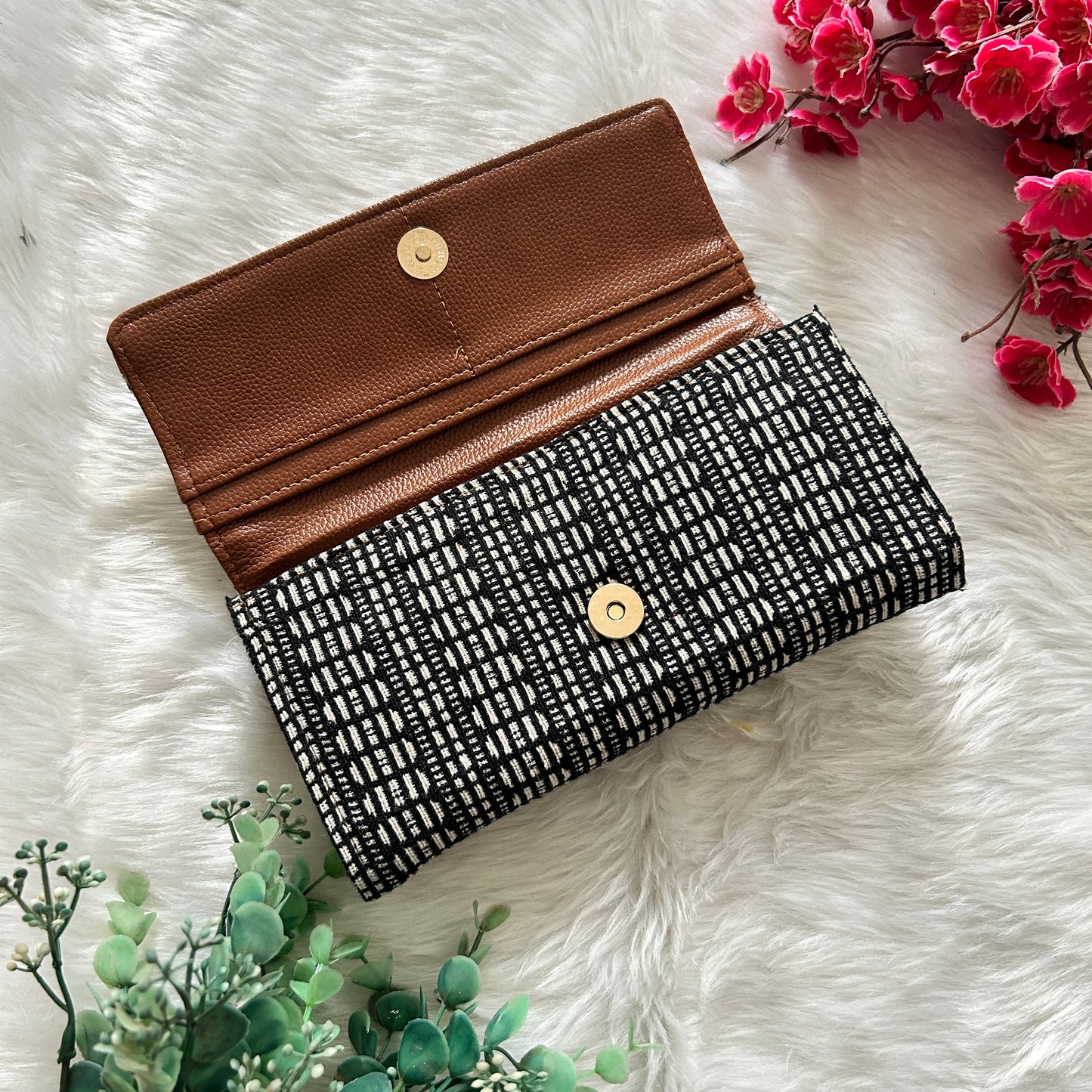 Black mirage wallet