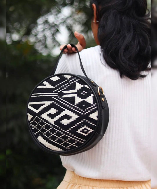 Black aztec round sling