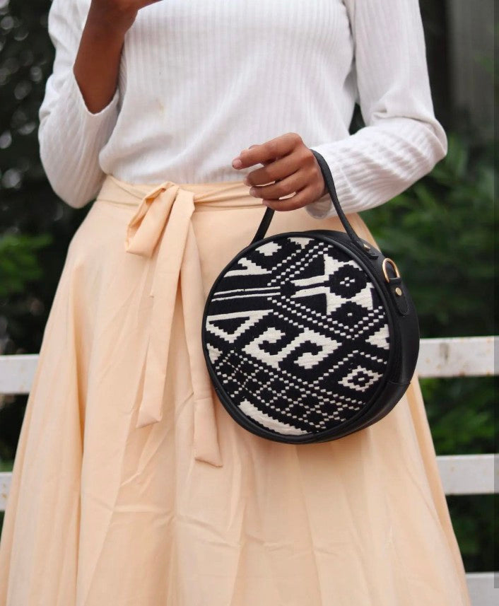 Black aztec round sling